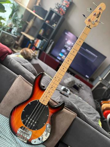 Vintage basgitaar (V96?) beschikbaar voor biedingen
