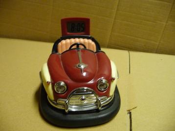 Mini botsauto met klok en vlag. beschikbaar voor biedingen