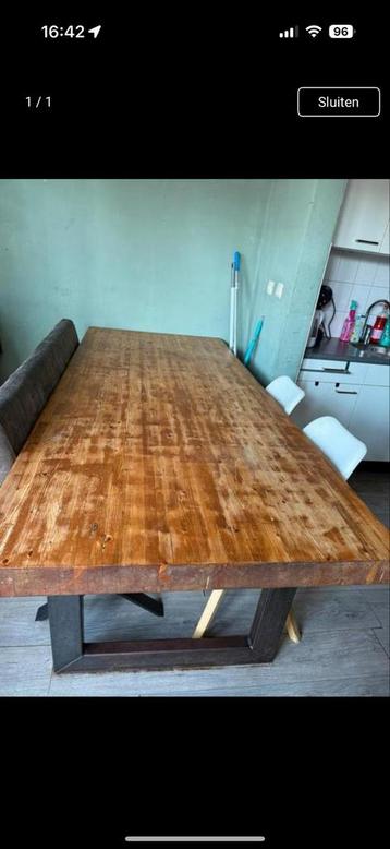 Eettafel beschikbaar voor biedingen