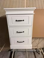 Diverse soorten kastjes en kapstokken, Ophalen, Gebruikt, 1 of 2 laden, 50 tot 100 cm