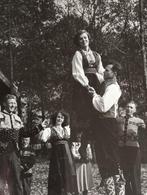 Vintage Foto Noorse Volksdans 1961, Ophalen of Verzenden, 1960 tot 1980, Gebruikt, Klederdracht
