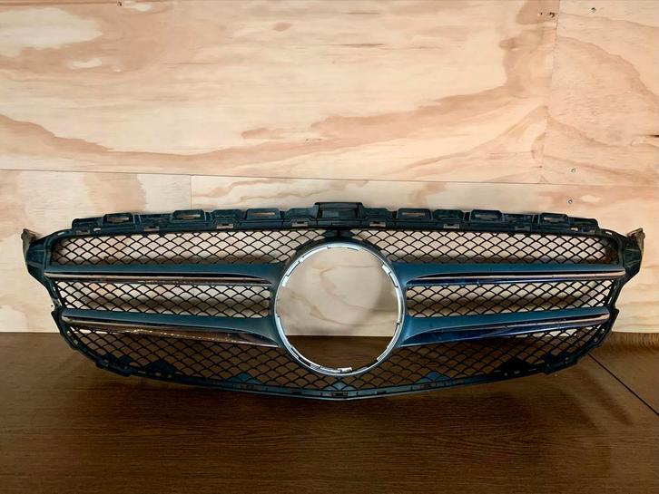 Mercedes-Benz Grille W205, Auto-onderdelen, Carrosserie en Plaatwerk, Bumper, Mercedes-Benz, Voor, Gebruikt, Ophalen of Verzenden