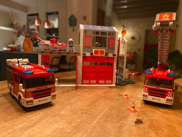 Playmobil brandweerkazerne 9462, Kinderen en Baby's, Speelgoed | Playmobil, Zo goed als nieuw, Ophalen of Verzenden