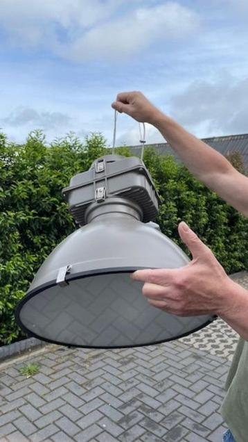 Tte koop 2 industriële lampen tweedehands beschikbaar voor biedingen