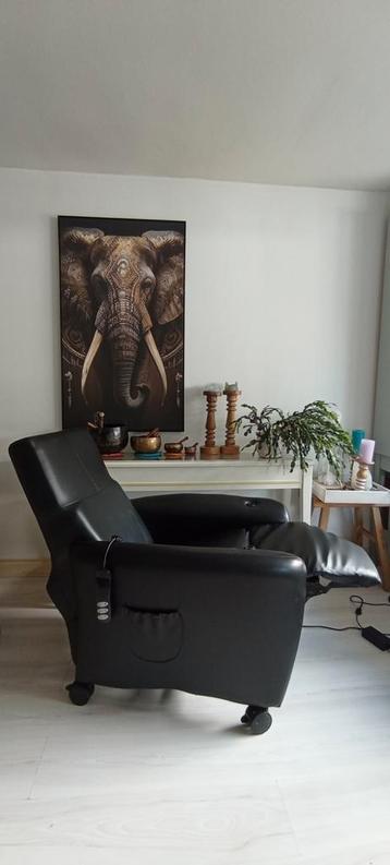 Elektrische sta op/ relax stoel met wielen en rem beschikbaar voor biedingen