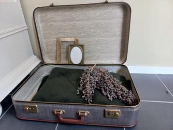 Landelijke vintage koffer beschikbaar voor biedingen