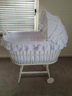 Wieg met witte katoenen bekleding, Kinderen en Baby's, Babywiegjes en Ledikanten, Ophalen, Zo goed als nieuw, Wieg