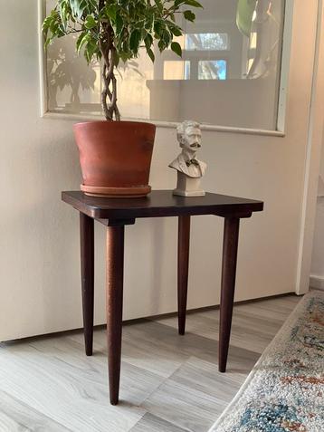 Side table / vintage 1960 | teak | 32cm bij 28cm beschikbaar voor biedingen