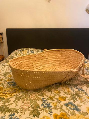 Rotan Mozes mand vintage beschikbaar voor biedingen