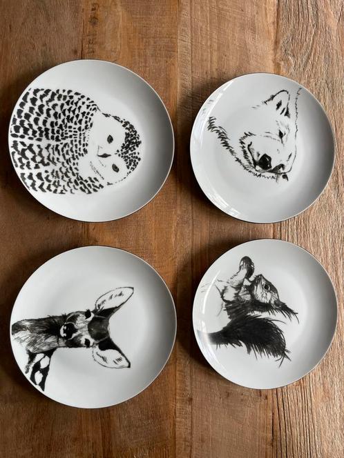 Anouk for &K Amsterdam borden 23,5 hert uil ijsbeer eekhoorn, Verzamelen, Porselein, Kristal en Bestek, Nieuw, Bord of Schaal