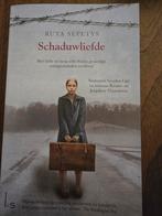 Schaduwliefde - Ruta Sepetys, Ophalen of Verzenden, Zo goed als nieuw, Ruta Sepetys, Nederland