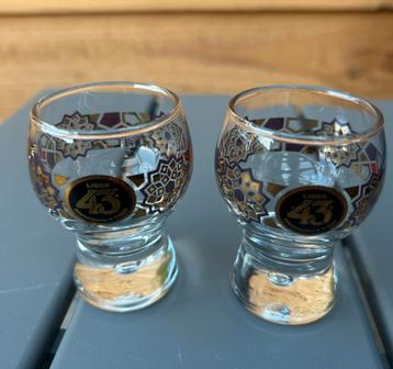 2 Licor 43 Borrelglaasjes - Mooi Design beschikbaar voor biedingen