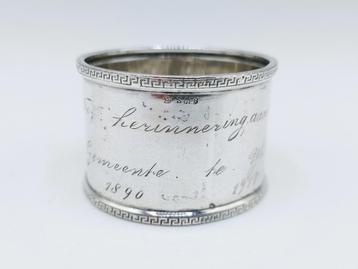 Zilveren servetring met gravering uit IJlst, 1890 - 1917 beschikbaar voor biedingen