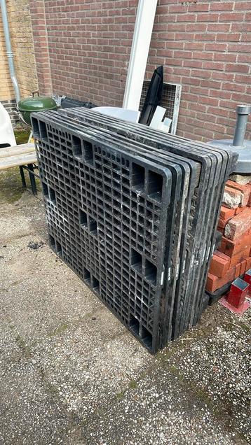 Pallets kunstof beschikbaar voor biedingen