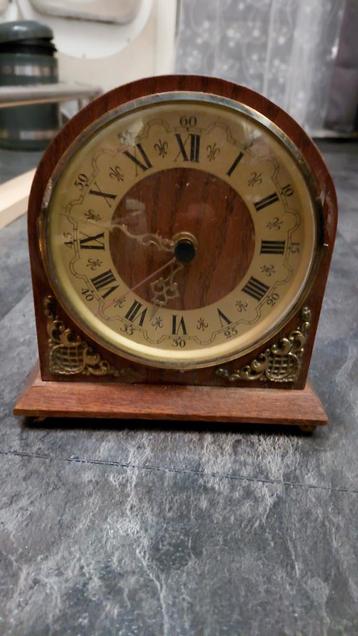 Vintage Houten Tafelklok beschikbaar voor biedingen