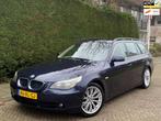 BMW 5-serie Touring 525i AUTOMAAT/RIJDT SUPER/NETTE AUTO/PDC, Auto's, BMW, Automaat, Gebruikt, Blauw, 92 €/maand