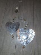 Metalen hartjes-hangers. 1 grote en 1 kleine, Ophalen of Verzenden, Zo goed als nieuw