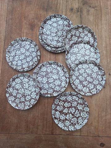 Leuke metalen onderzetters. Vintage. Bloemen beschikbaar voor biedingen
