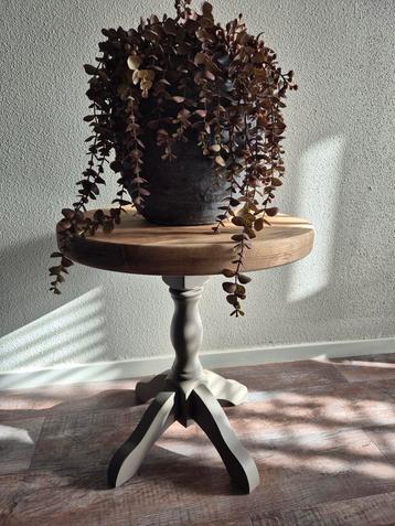 Rond Houten Bijzettafeltje beschikbaar voor biedingen