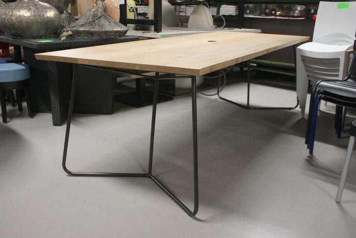 Vergadertafel / bureau CHARLES Jess Design metaal eikenhout, Huis en Inrichting, Bureaus, Gebruikt, Ophalen