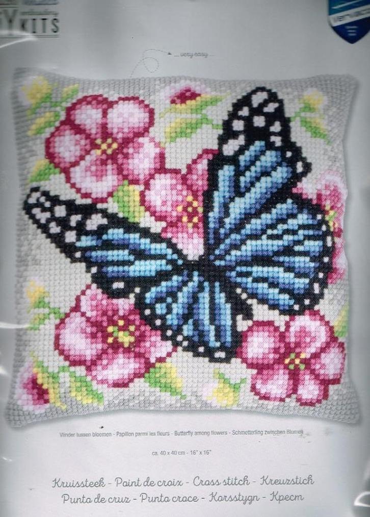 Cado vervaco borduurpakket kussen  vlinder tussen bloemen, Hobby en Vrije tijd, Borduren en Borduurmachines, Nieuw, Borduurpakket