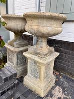 Tuinornament: tuinvaas op sokkel, bloempot, beton, bloempot, Tuin en Terras, Ophalen, Gebruikt