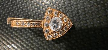 Gouden oorbel met diamanten beschikbaar voor biedingen