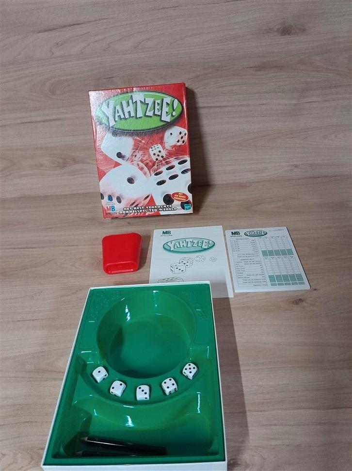 Yahtzee - s1649, Hobby en Vrije tijd, Gezelschapsspellen | Bordspellen, Zo goed als nieuw, Ophalen of Verzenden