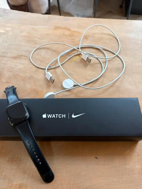 Apple Watch Series 6 Nike 44mm defect, Sieraden, Tassen en Uiterlijk, Smartwatches, Gebruikt, iOS, Zwart, Ophalen