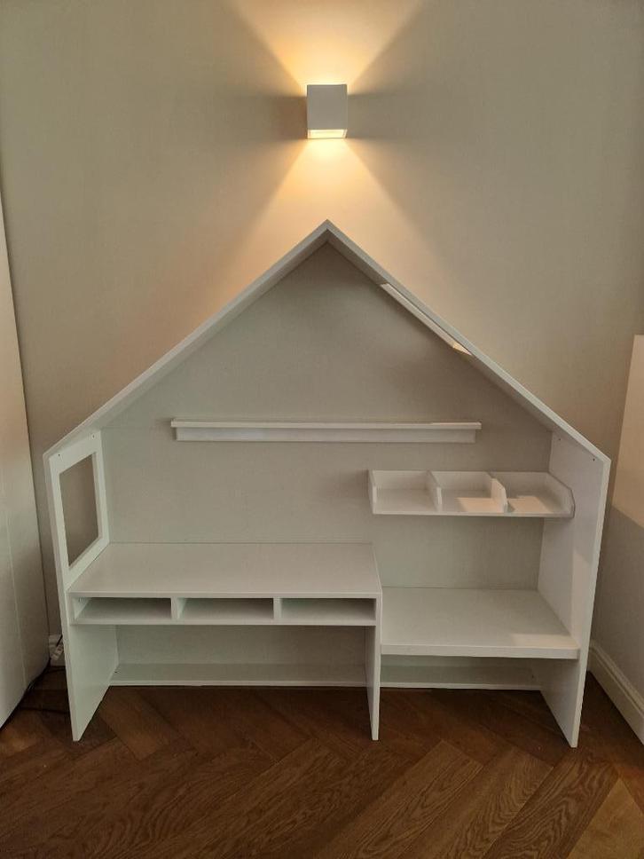 Speelhuis - kinderbureau, Kinderen en Baby's, Kinderkamer | Inrichting en Decoratie, Zo goed als nieuw, Overige typen, Ophalen