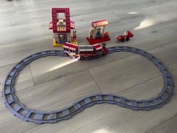 Hello Kitty treinbaan met station, auto en perron beschikbaar voor biedingen