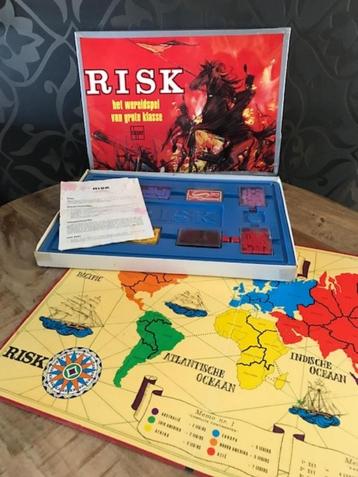 GROTE RODE DOOS Risk spel met opdrachtkaarten beschikbaar voor biedingen