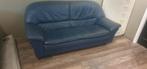 Gratis af te halen: blauwe leren tweezitsbank, Huis en Inrichting, Banken | Sofa's en Chaises Longues, Gebruikt, 150 tot 200 cm