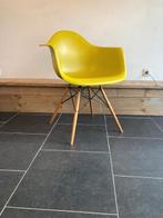 4 Vitra DAW stoelen, esdoorn goud, mosterd, Huis en Inrichting, Overige kleuren, Design, Ophalen of Verzenden, Zo goed als nieuw