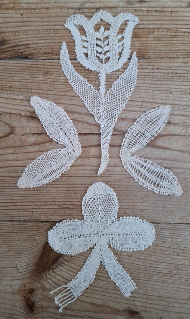 Gekantkloste tulp en bladeren, Antiek en Kunst, Curiosa en Brocante, Ophalen of Verzenden