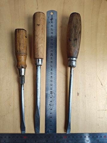 Schroevendraaiers houten heft beschikbaar voor biedingen