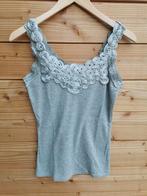 Top met satijnachtige bloemen mt. M, Kleding | Dames, Maat 38/40 (M), Verzenden, Nieuw, Zonder mouw