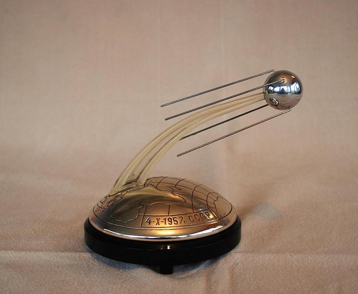 Spoetnik Muziek doos Groot Ruimtevaart CCCP 15,5 x 13 x 12cm, Antiek en Kunst, Curiosa en Brocante, Ophalen of Verzenden