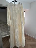 Nieuwe lange creme jurk, Kleding | Dames, Gelegenheidskleding, Maat 38/40 (M), Overige typen, Beige, Ophalen of Verzenden