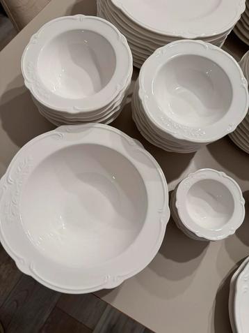 Porseleinen Serviesset - 65 stuks beschikbaar voor biedingen