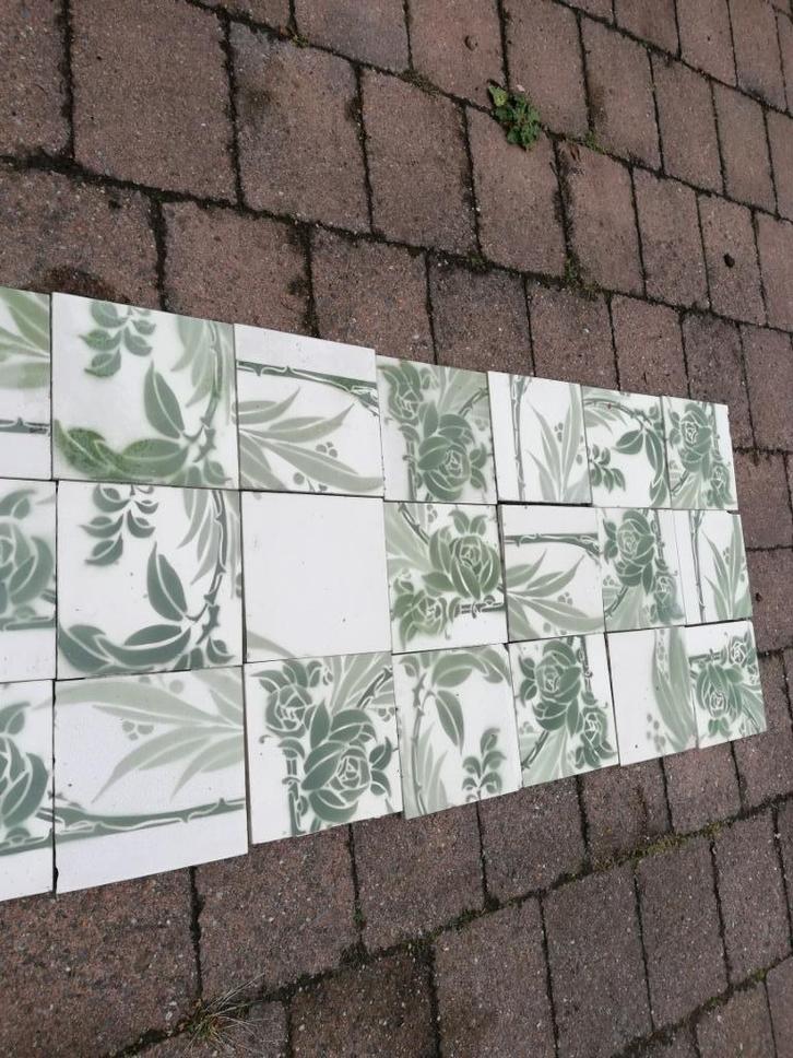 40 st Prachtige mix antieke wandtegels zachtgroen 195x45cm, Antiek en Kunst, Antiek | Wandborden en Tegels, Ophalen