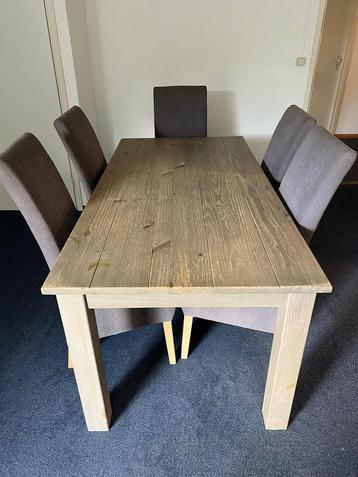 Eettafel inclusief stoelen beschikbaar voor biedingen