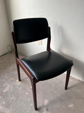 Te Koop : Vintage Eetkamerstoel Zwart Leer Teak Stoel 70’s beschikbaar voor biedingen