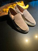 Schitterende suède instappers, in de kleur beige maat 44, Kleding | Heren, Schoenen, Loafers, Bruin, Ophalen of Verzenden, Zo goed als nieuw