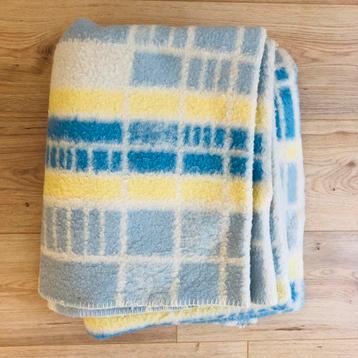 Vintage deken beschikbaar voor biedingen