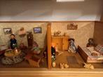 Antieke poppenkamer/poppenhuis met meubeltjes en popjes, Verzamelen, Poppenhuizen en Toebehoren, Ophalen of Verzenden, Zo goed als nieuw