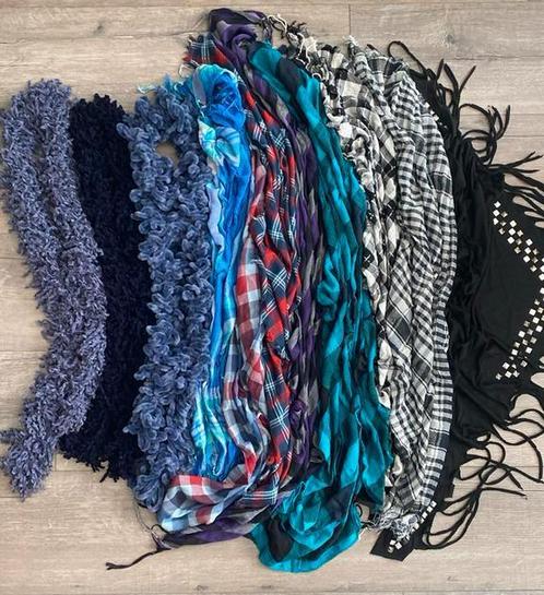 Heel veel sjaaltjes voor carnaval of themafeestjes, Kleding | Dames, Carnavalskleding en Feestkleding, Zo goed als nieuw, Ophalen of Verzenden