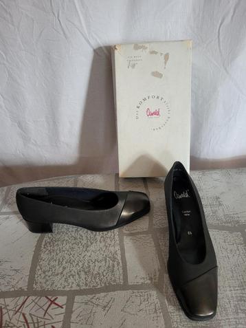 NIEUWE Gave zwarte pumps .Mt 40. Merk Oswald beschikbaar voor biedingen