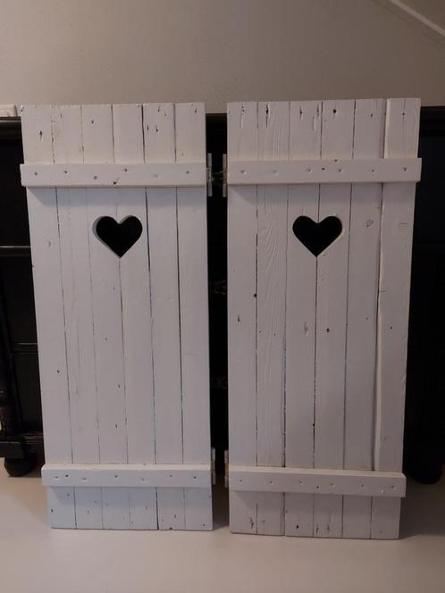 2 witte sier luiken met hart, Huis en Inrichting, Woonaccessoires | Overige, Gebruikt, Ophalen