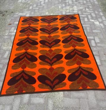Vintage deken oranje beschikbaar voor biedingen